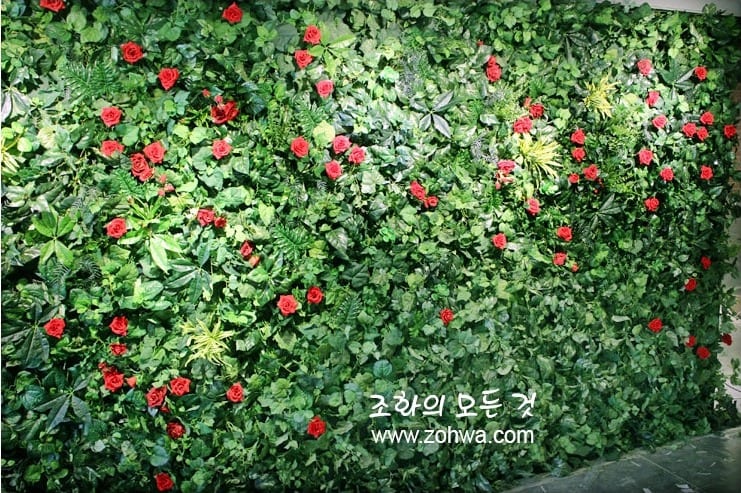 부산 플라잉볼 수제버거 — 벽면녹화와 장미 포인트