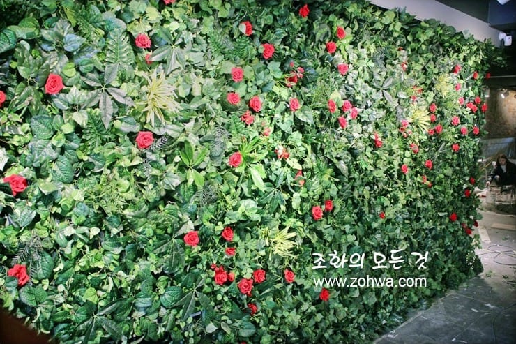 부산 플라잉볼 수제버거 — 빛에 살아난 붉은 장미