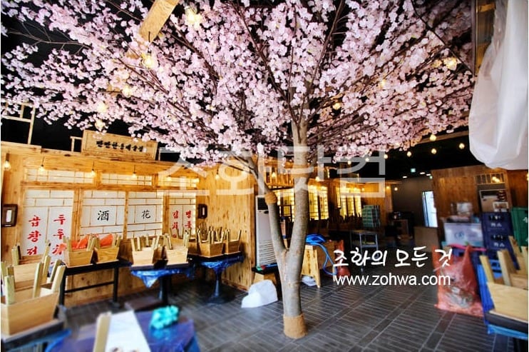 부산 만만코코로 해운대점 — 벚꽃나무가 중심인 매장