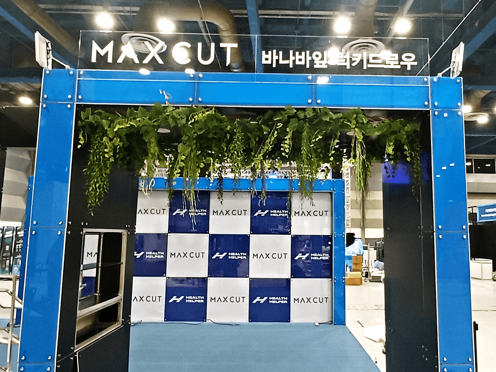 코엑스 스타필드 행사장 — 백드롭 앞까지 이어지는 시야