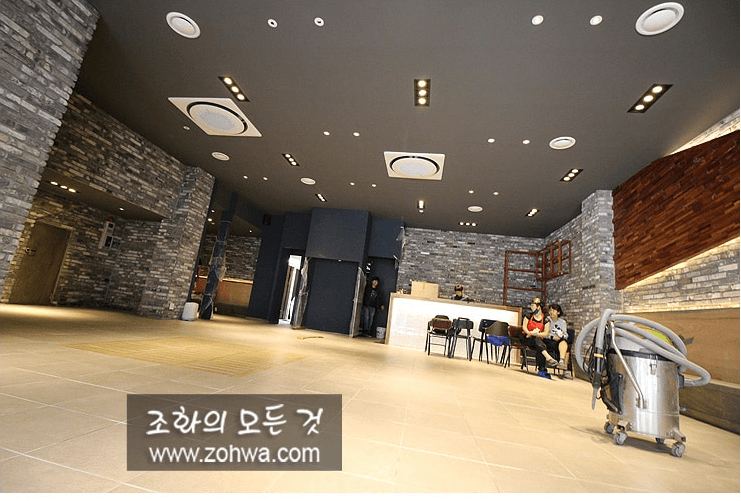 대구 투마리나치킨 — 시공 전 넓게 비어 있던 매장 내부