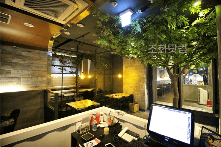 서울 더냄비 강남역점 — 넝쿨과 나무로 아늑해진 데이트 자리