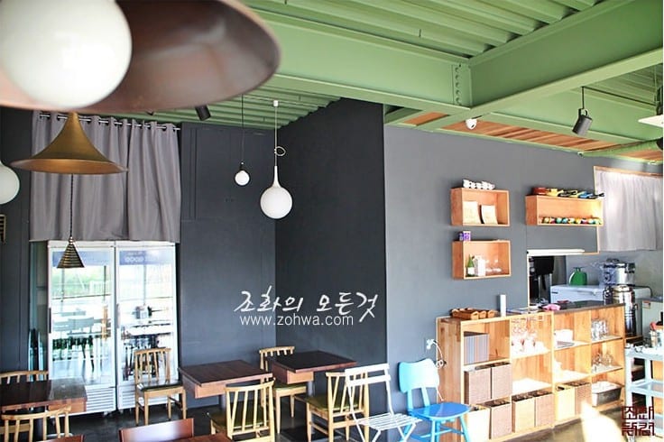 서울 상암동 갓지은초밥 — 시공 전, 나무 없이 비어 있던 홀