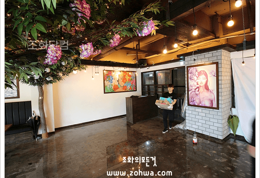 인천 계산점 지금보고싶다 — 보라 꽃이 어우러진 매장 홀