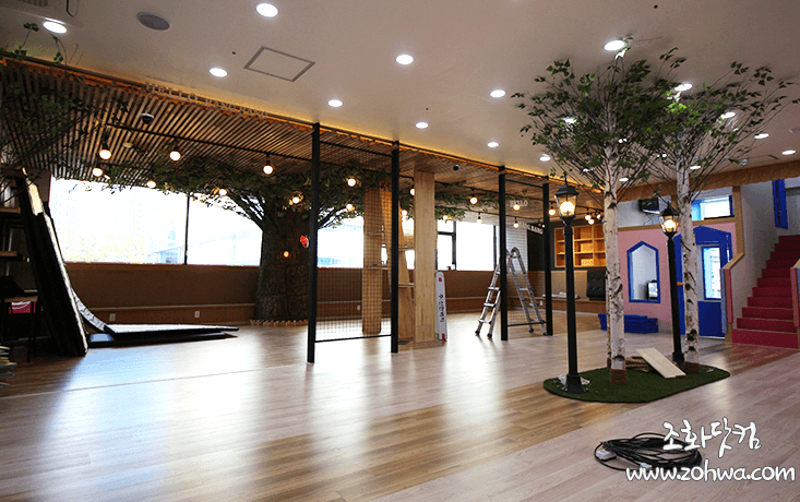 용인 헬로방방 키즈카페 기흥점 — 숲으로 바뀐 매장 전경