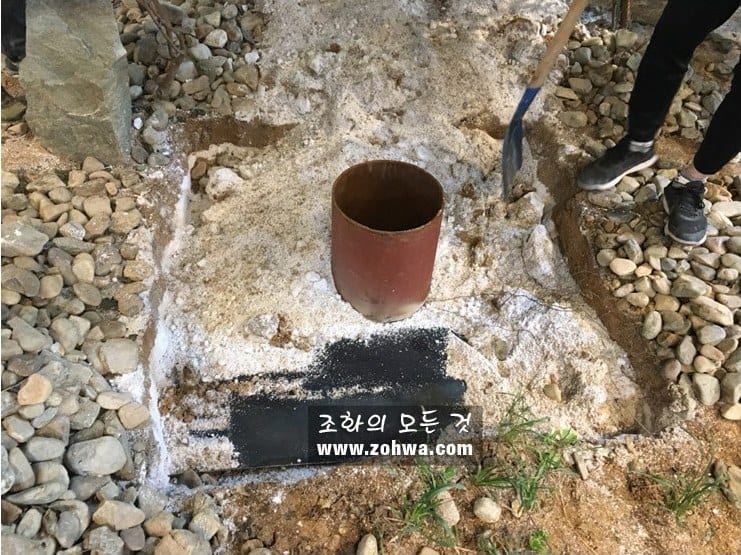익산 전북 과학교육원 — 냇돌로 잡은 화단 기초