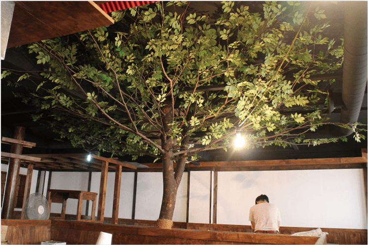 성남 꼬치구이 오토코 — 오픈 첫인상이 된 홀