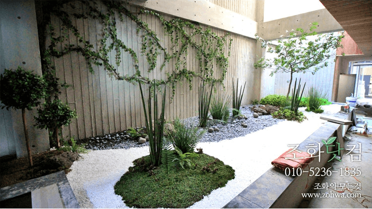 여수 웨스트힐스리조트 — 벤치와 함께 조성한 중정 정원