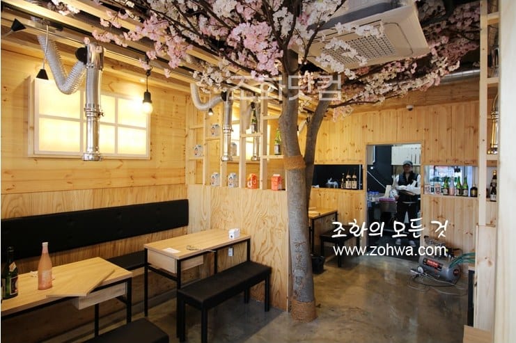 용인 육선생 — 벚꽃 아래 넓은 좌석
